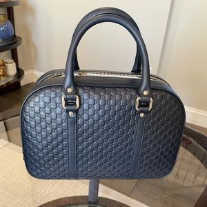 Gucci crossbody Navy microguccisuma satchel. BN